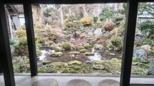 旧滝沢本陣の庭園を歩く|遠州流庭園と夜泊石の魅力